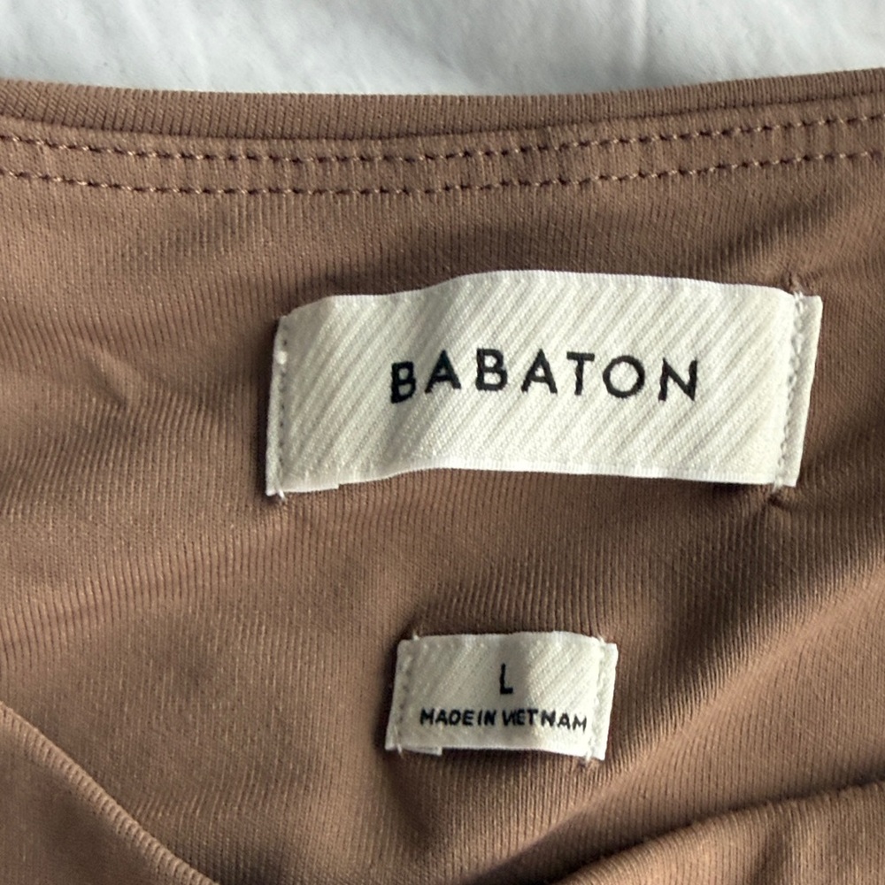 Artizia Babaton  contour sculpting Cropped Crewneck Tee - Picture 3 of 5